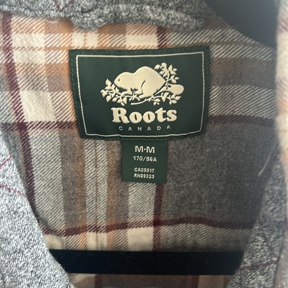 Roots | Button Up - Picture 2 of 4